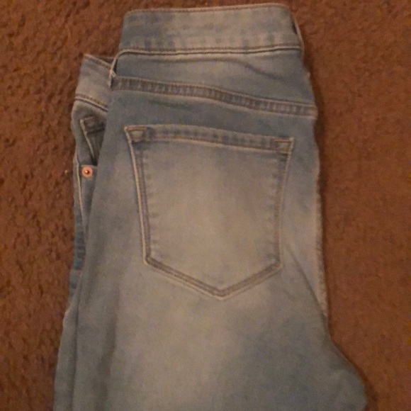 Old Navy Rockstar super soft jeans. - Picture 3 of 3